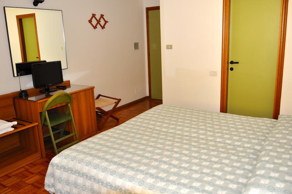 Hotel Europa Cembra Cembra Lisignago Cameră foto
